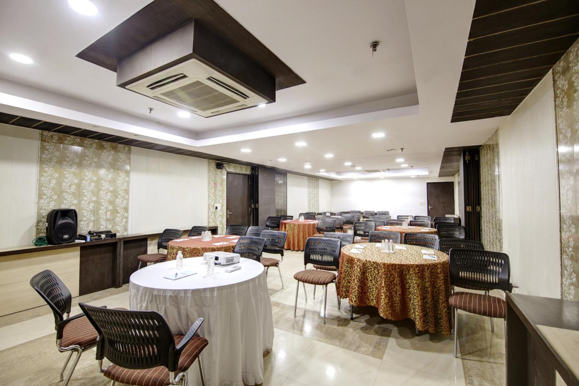 Hotel Good Times Near Ganga Ram Hospital And Karol Bagh Metro Dillí Exteriér fotografie