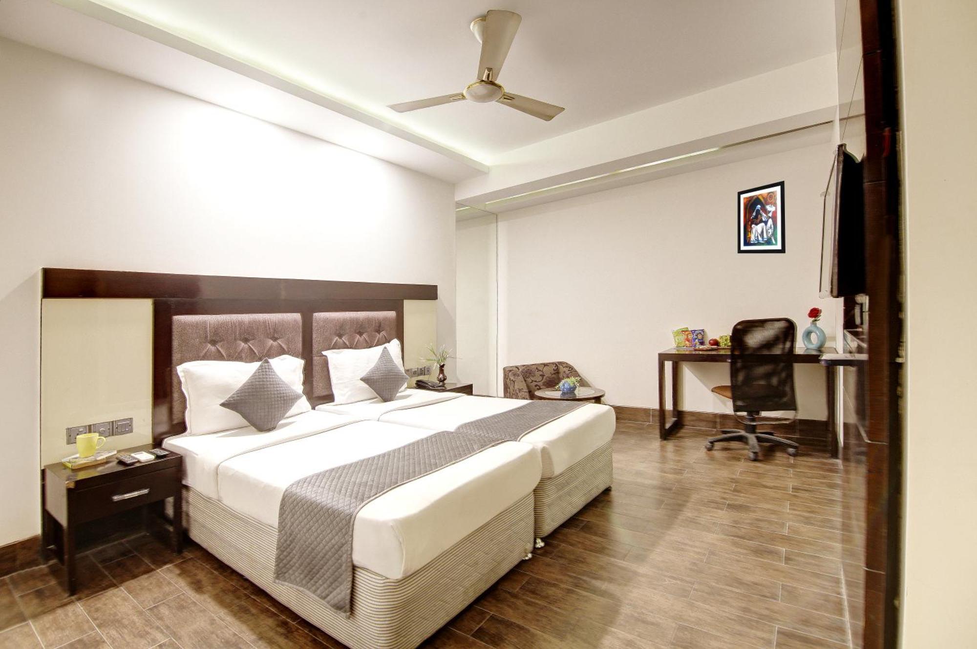 Hotel Good Times Near Ganga Ram Hospital And Karol Bagh Metro Dillí Exteriér fotografie
