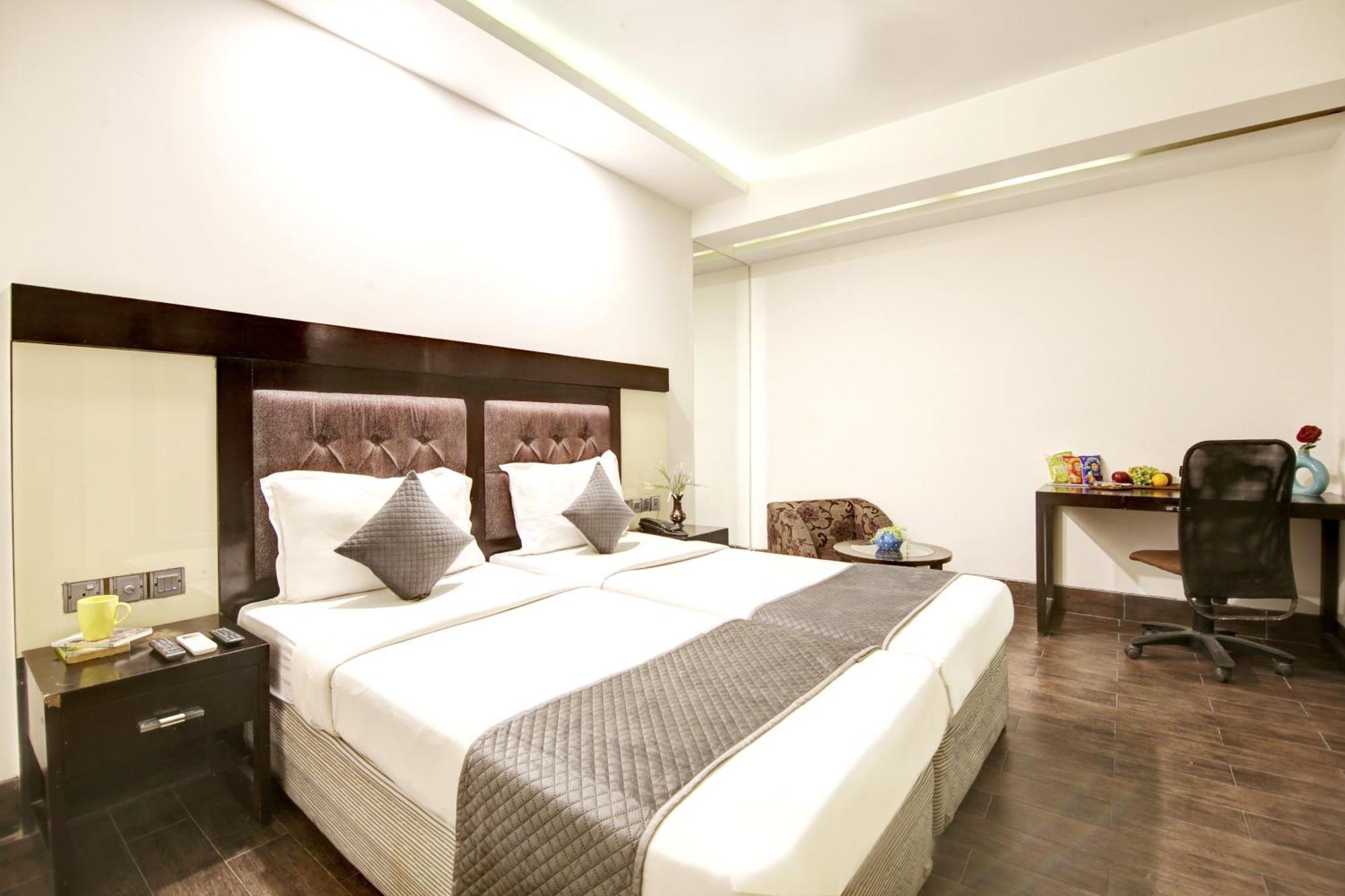 Hotel Good Times Near Ganga Ram Hospital And Karol Bagh Metro Dillí Exteriér fotografie