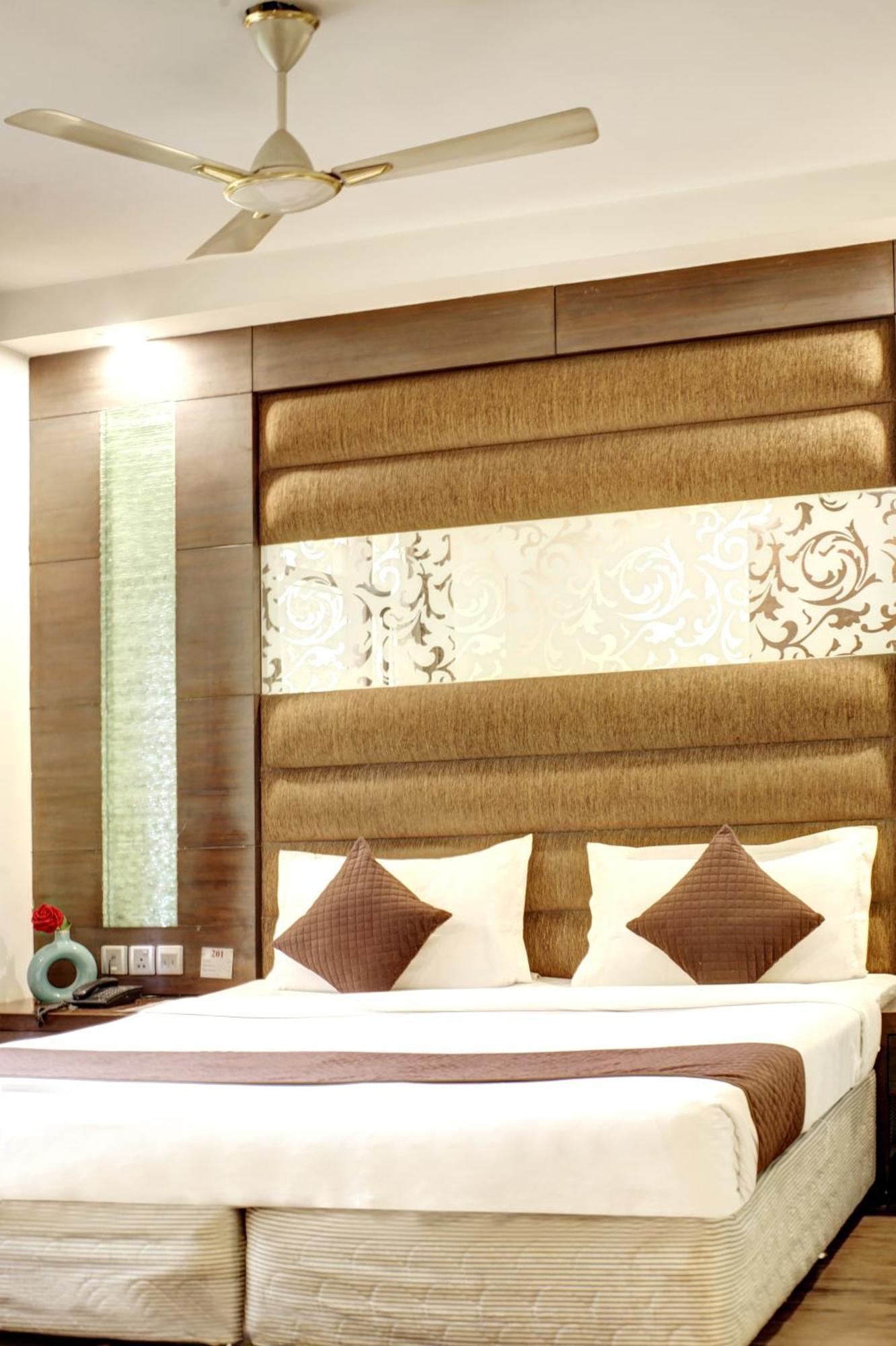 Hotel Good Times Near Ganga Ram Hospital And Karol Bagh Metro Dillí Exteriér fotografie