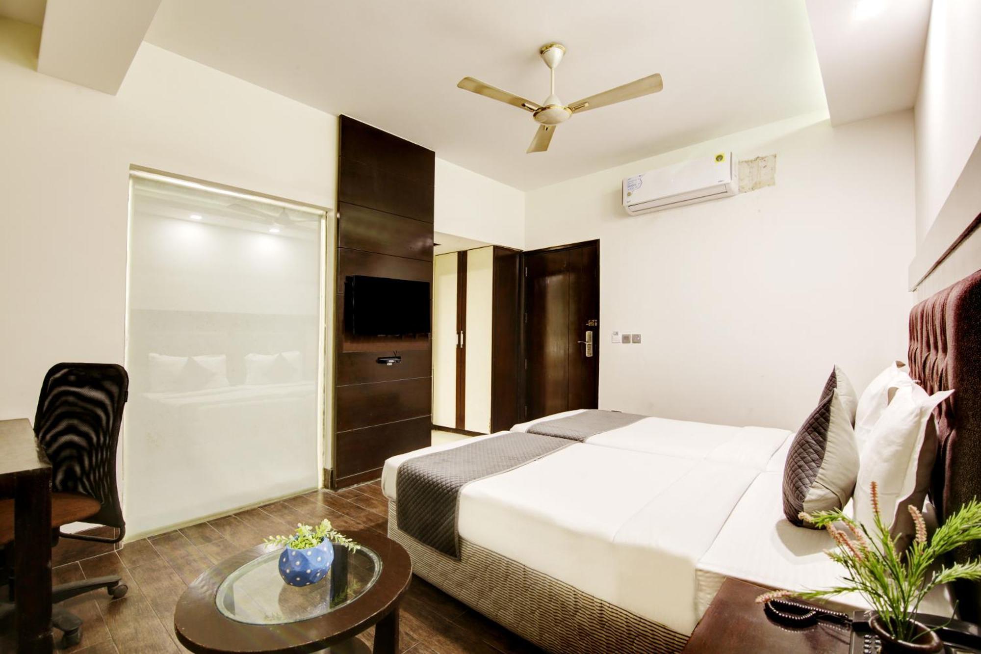 Hotel Good Times Near Ganga Ram Hospital And Karol Bagh Metro Dillí Exteriér fotografie