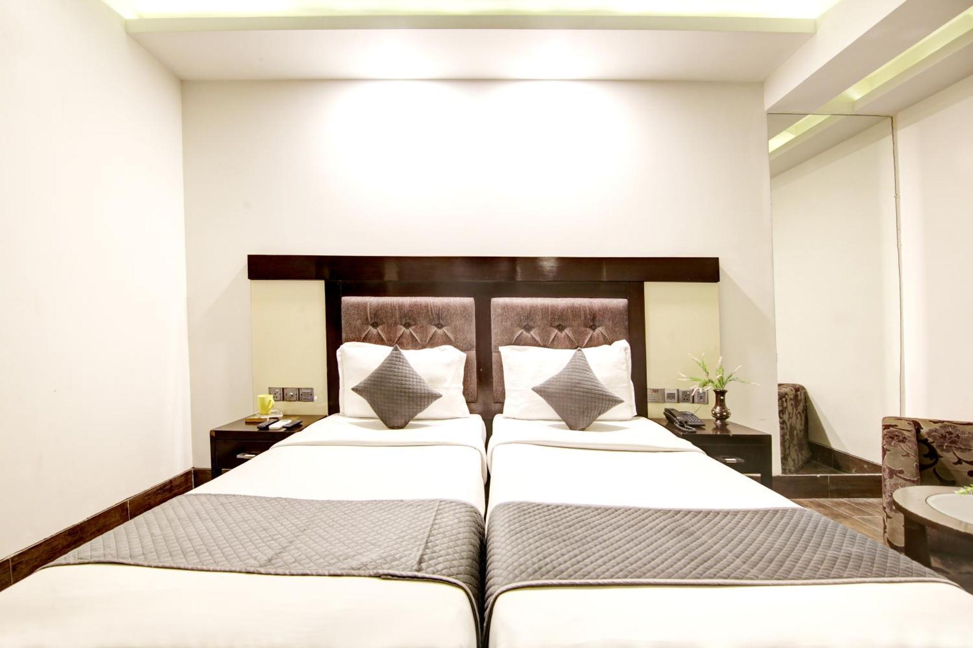 Hotel Good Times Near Ganga Ram Hospital And Karol Bagh Metro Dillí Exteriér fotografie