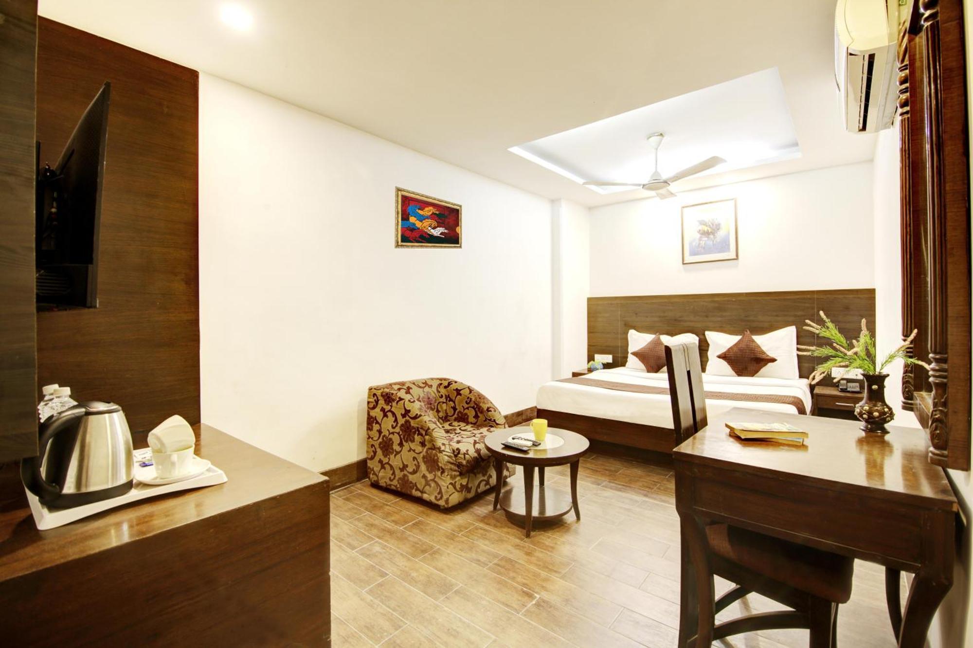 Hotel Good Times Near Ganga Ram Hospital And Karol Bagh Metro Dillí Exteriér fotografie