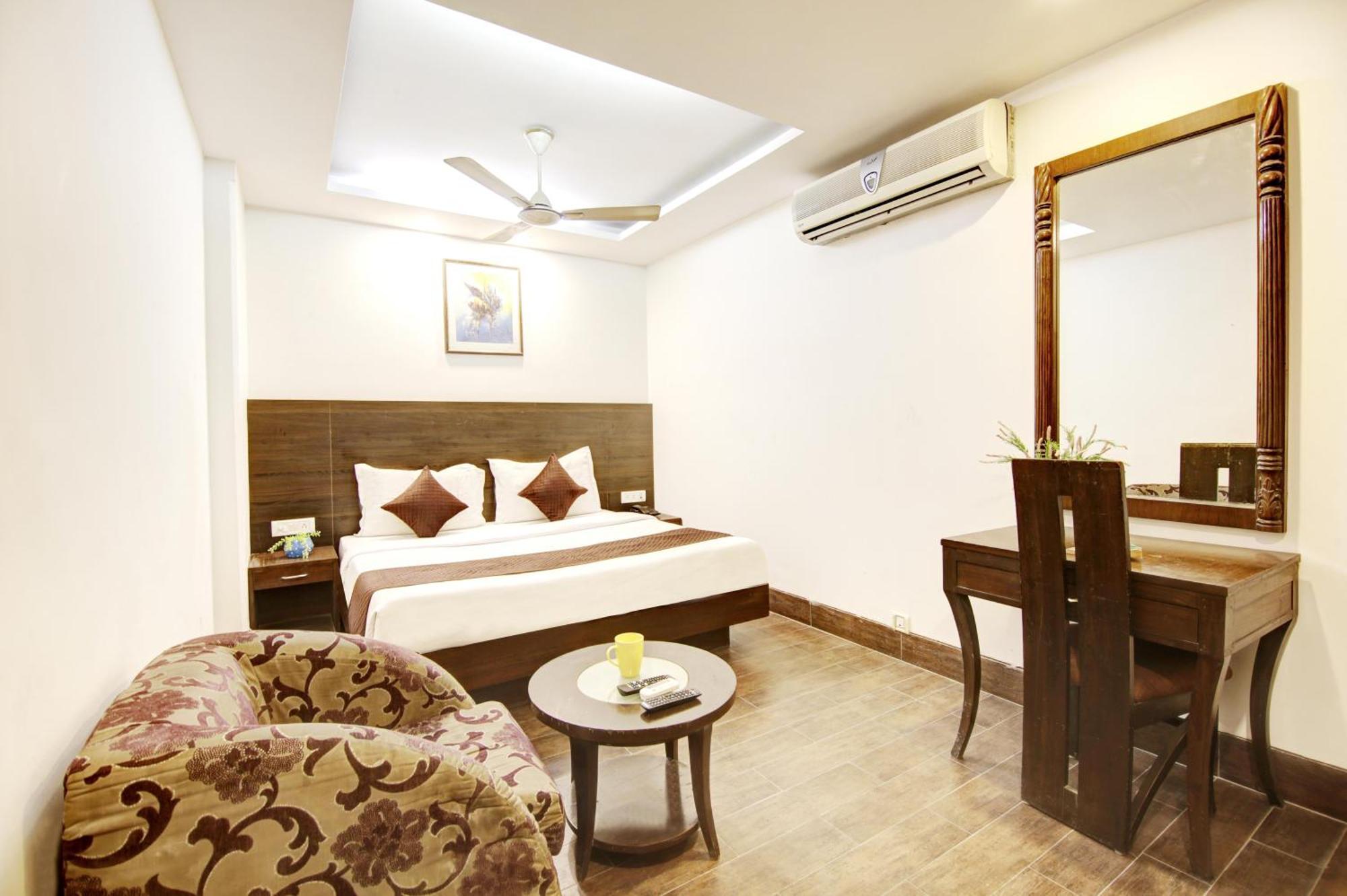 Hotel Good Times Near Ganga Ram Hospital And Karol Bagh Metro Dillí Exteriér fotografie