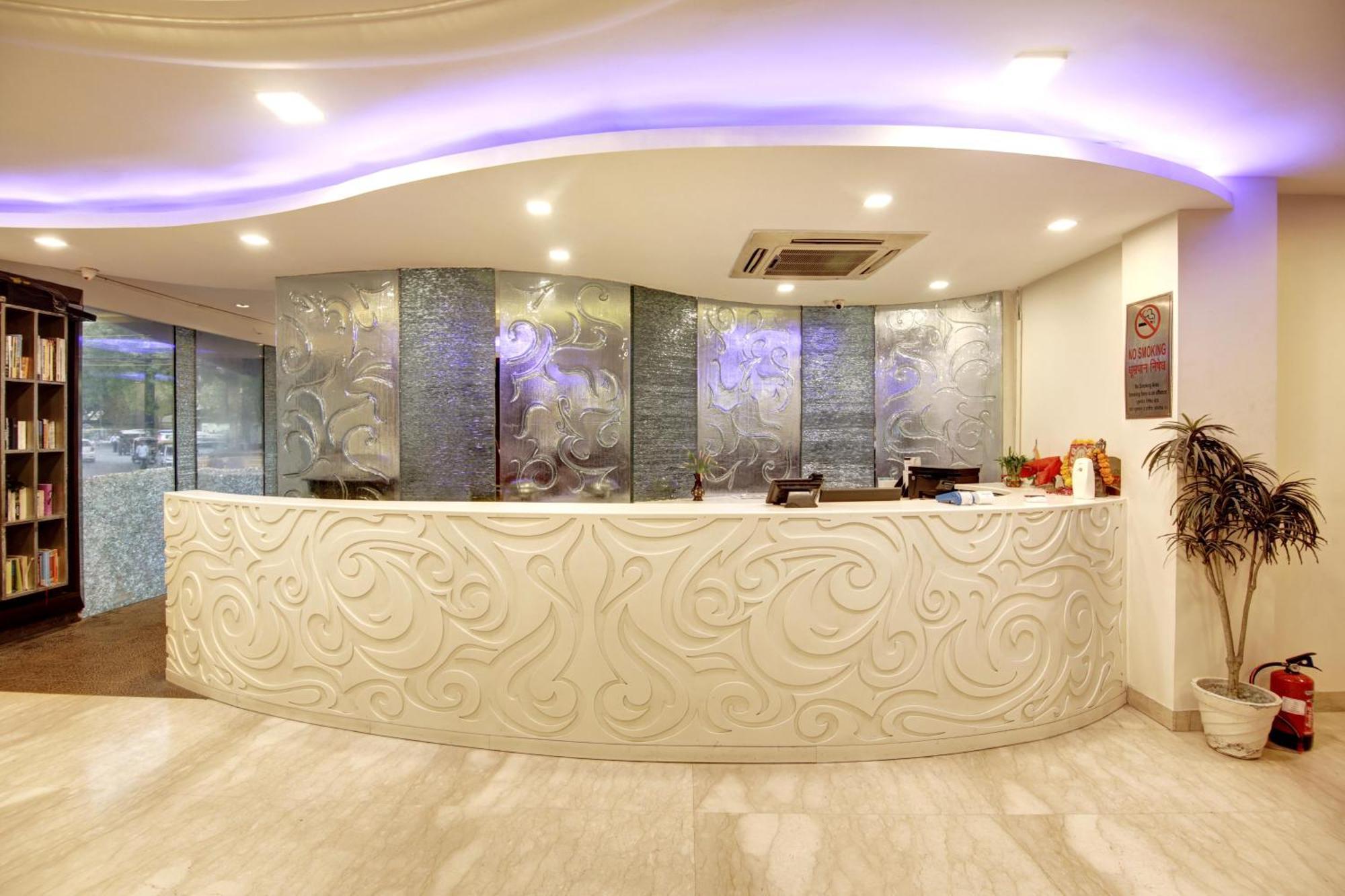 Hotel Good Times Near Ganga Ram Hospital And Karol Bagh Metro Dillí Exteriér fotografie