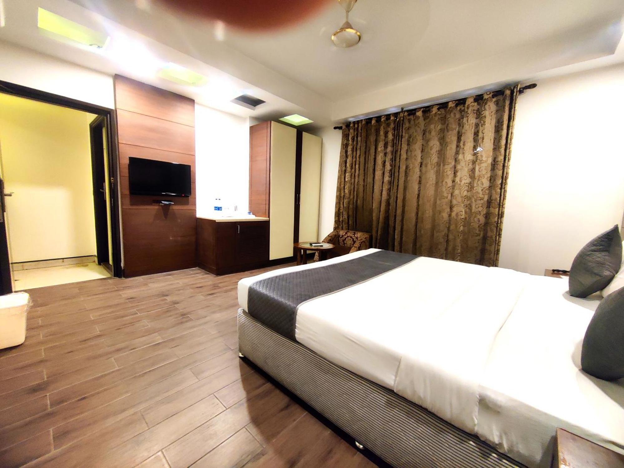 Hotel Good Times Near Ganga Ram Hospital And Karol Bagh Metro Dillí Exteriér fotografie